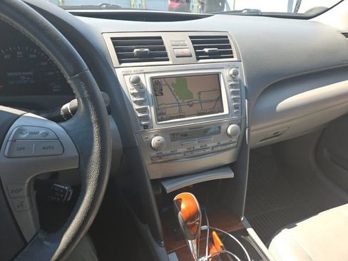 Used 2011 Toyota Camry XLE w/ SE/XLE Extra-Value Pkg FWD image 2