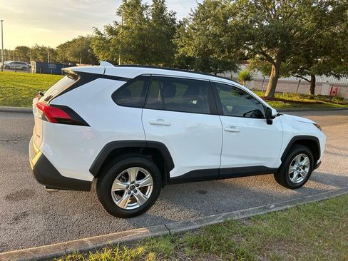 Used 2021 Toyota RAV4 XLE FWD image 6