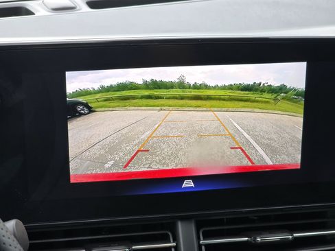 Used 2026 Chevrolet Trax RS w/ Sunroof Package FWD image 23