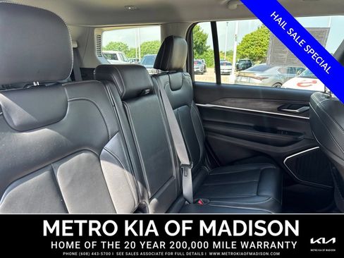 Used 2022 Jeep Grand Cherokee L Limited w/ Black Appearance Package AWD/4WD image 45