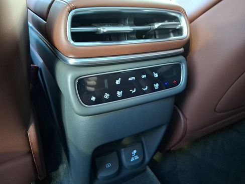 Certified 2025 Genesis GV80 3.5T Prestige AWD/4WD image 11