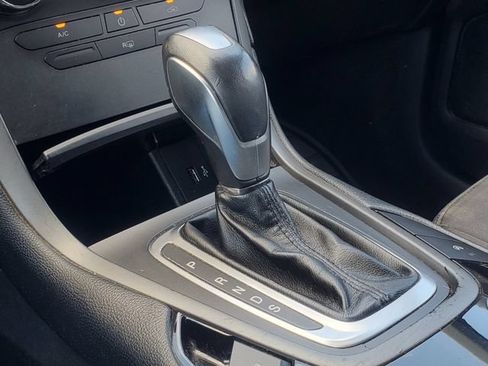 Used 2016 Ford Edge SE FWD image 15