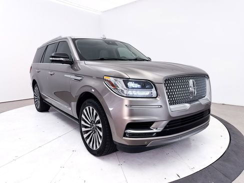 Used 2018 Lincoln Navigator Reserve w/ Technology Package AWD/4WD image 15