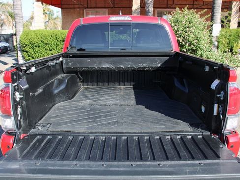 Used 2022 Toyota Tacoma TRD Sport image 9