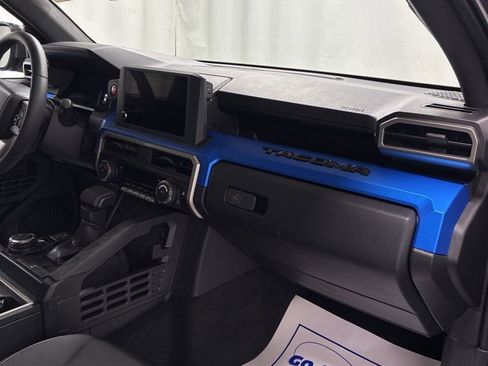 Used 2025 Toyota Tacoma TRD Off-Road image 28