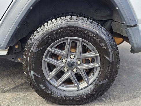 Used 2024 Jeep Wrangler Unlimited Sport AWD/4WD image 12