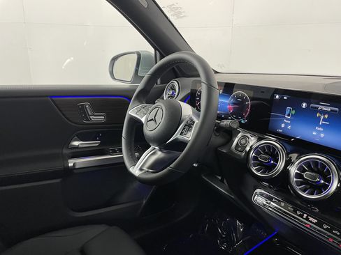 New 2026 Mercedes-Benz GLB 250 image 10