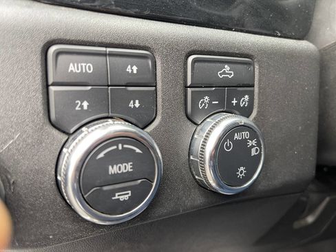 Used 2024 GMC Sierra 1500 SLE w/ X31 Off-Road Package AWD/4WD image 6