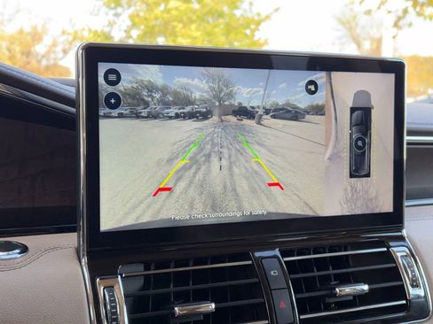 Used 2024 Lincoln Navigator Reserve image 18