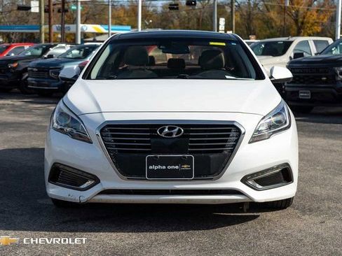 Used 2016 Hyundai Sonata Limited w/ Option Group 02 image 2