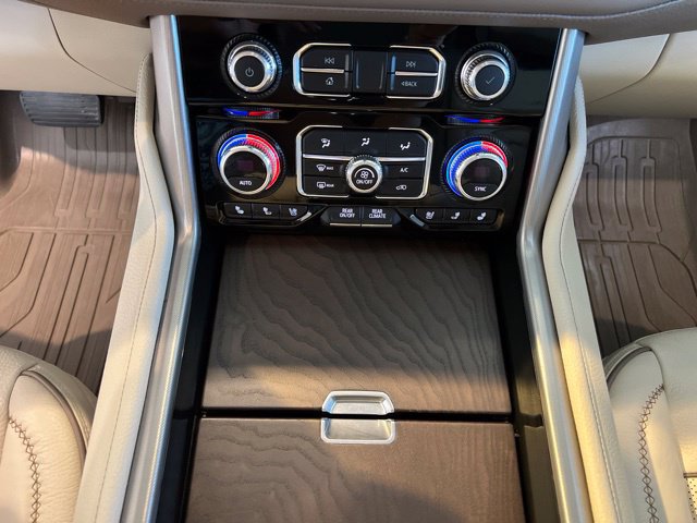 Used 2021 GMC Yukon Denali w/ Denali Premium Package AWD/4WD image 21