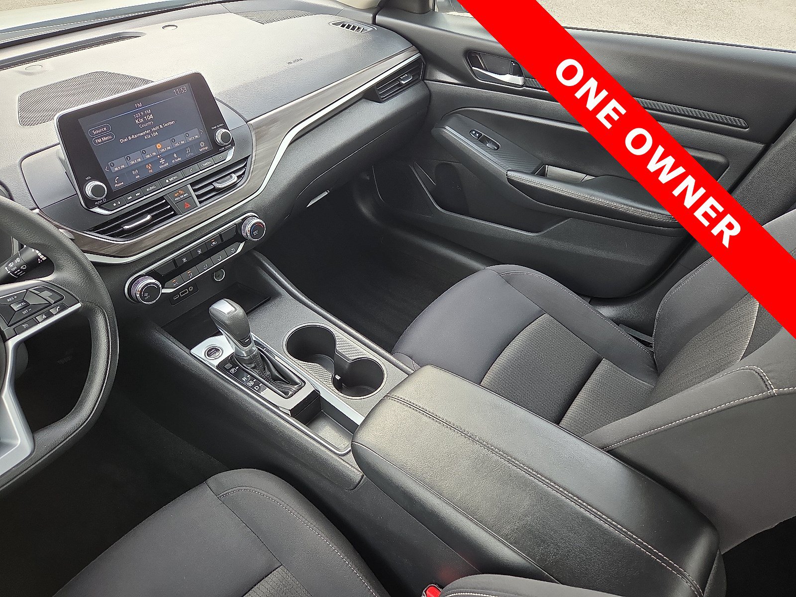 Used 2025 Nissan Altima 2.5 SV FWD image 12