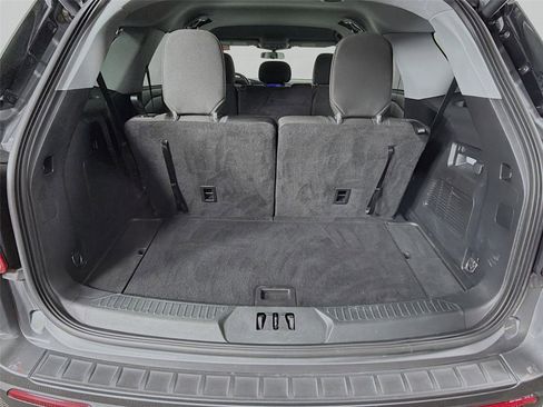 Used 2022 Ford Explorer XLT AWD/4WD image 25