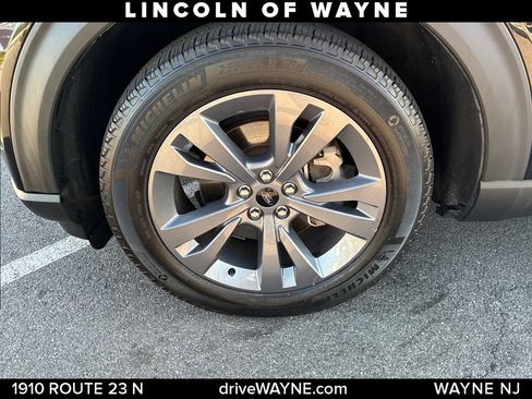 Used 2022 Ford Explorer XLT w/ Equipment Group 202A AWD/4WD image 28