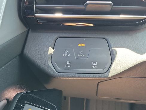 Used 2023 Volkswagen ID.4 Pro S Plus RWD image 17