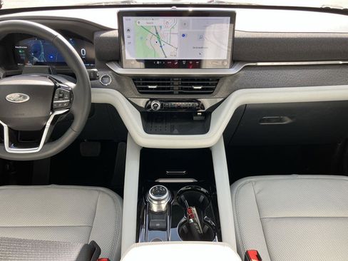 Used 2025 Ford Explorer Platinum w/ Ultimate Package image 19