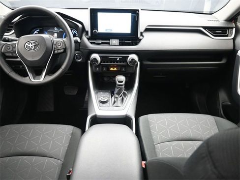 Used 2025 Toyota RAV4 XLE w/ Convenience Package image 9