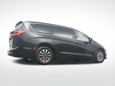 Used 2023 Chrysler Pacifica Touring-L FWD image 34