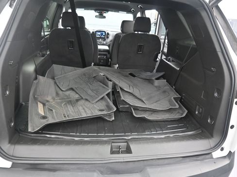 Used 2023 Chevrolet Traverse LT w/ LPO, Floor Liner Package AWD/4WD image 38
