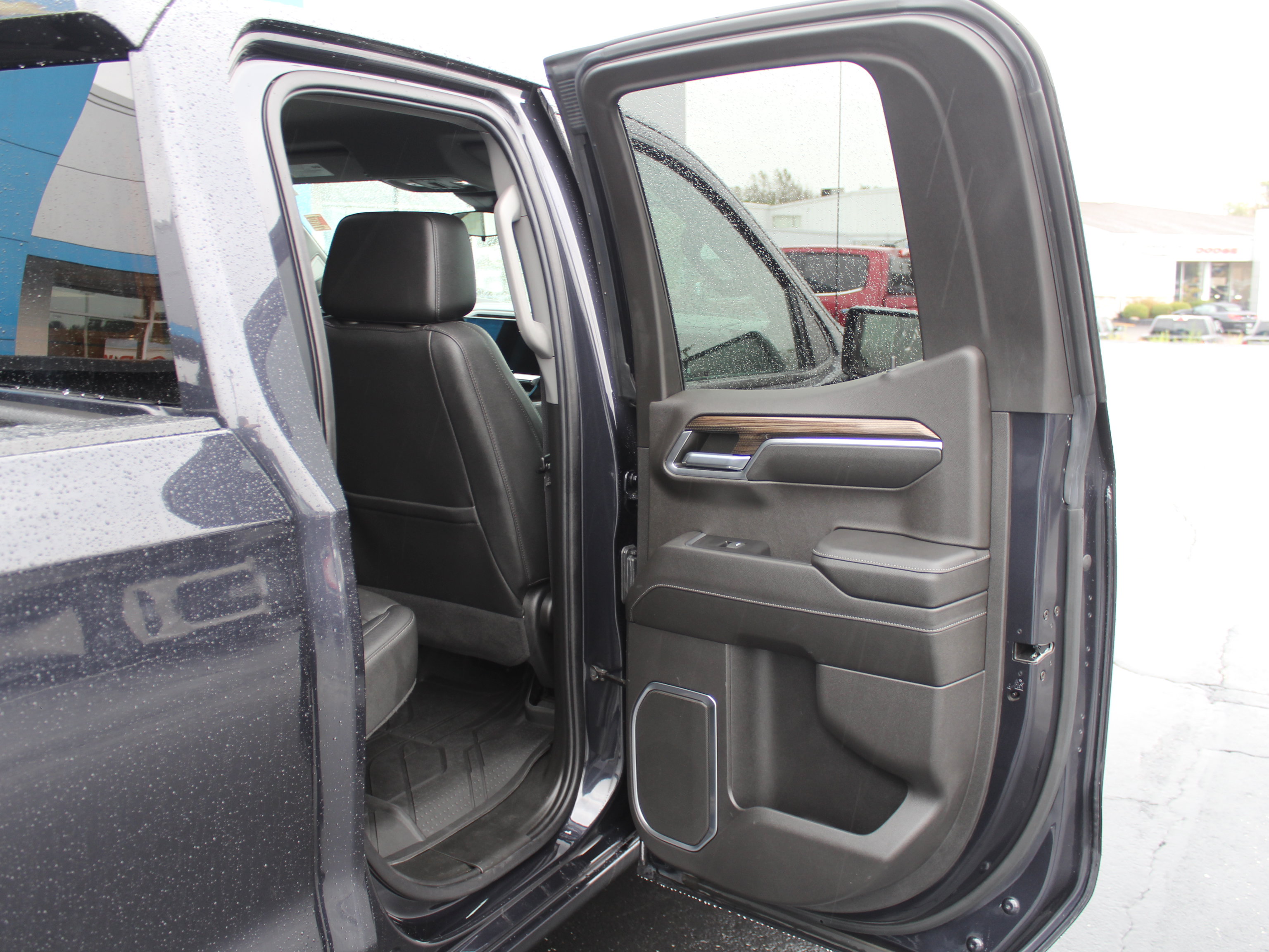 Used 2022 Chevrolet Silverado 1500 LT w/ Safety Package AWD/4WD image 24