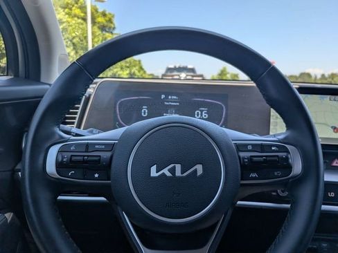 Used 2025 Kia Sportage EX FWD image 27