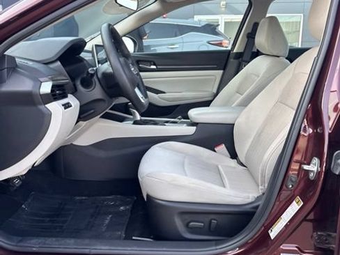 Used 2025 Nissan Altima 2.5 SV FWD image 5