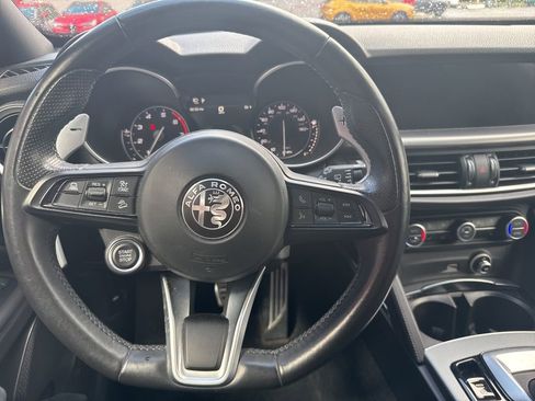 Used 2022 Alfa Romeo Stelvio Veloce AWD/4WD image 33