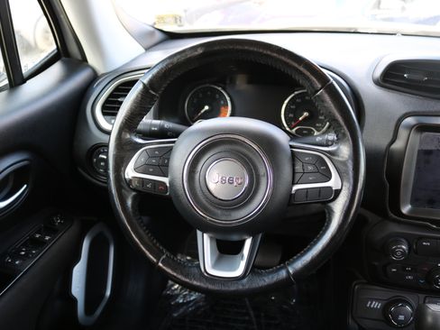 Used 2018 Jeep Renegade Latitude w/ UConnect 8.4 Nav Group image 32