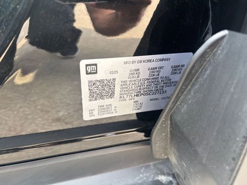 Used 2025 Chevrolet Trax LT image 28