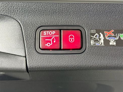 Used 2025 Mercedes-Benz GLS 450 4MATIC image 43