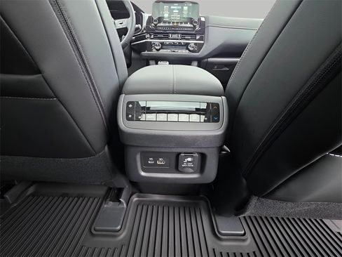 New 2025 Nissan Pathfinder Platinum image 13