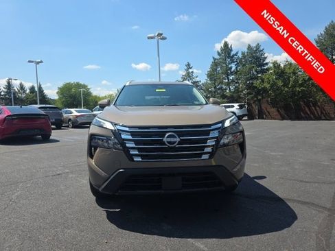 Certified 2024 Nissan Rogue SV w/ SV Premium Package AWD/4WD image 3
