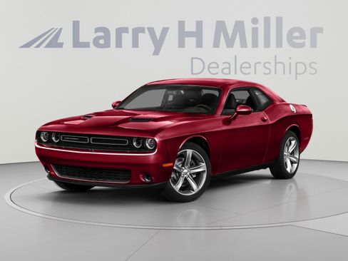 Used 2017 Dodge Challenger SXT Plus RWD image 1