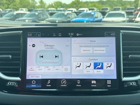 Used 2023 Chrysler Pacifica Touring-L FWD image 23