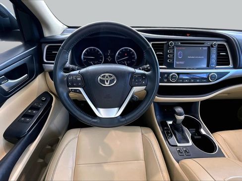 Used 2016 Toyota Highlander XLE FWD image 5
