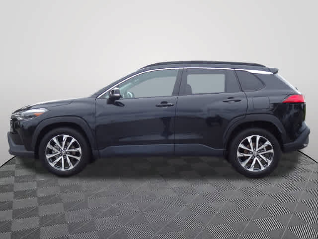 Certified 2025 Toyota Corolla Cross XLE FWD image 1
