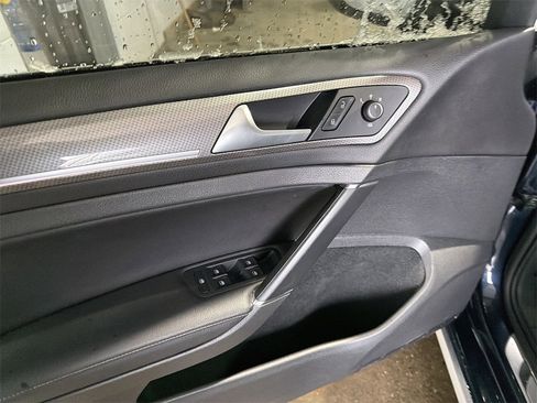 Used 2017 Volkswagen Golf Alltrack image 17