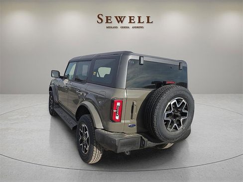 New 2025 Ford Bronco Outer Banks image 3