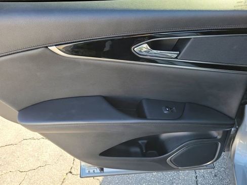 Used 2023 Lincoln Nautilus Standard w/ Premium Package image 9