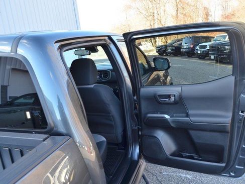 Used 2023 Toyota Tacoma TRD Sport image 33