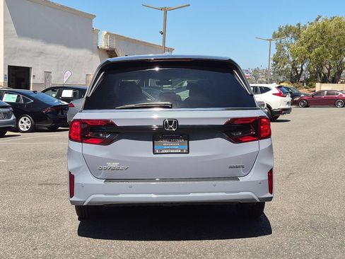 New 2026 Honda Odyssey Touring image 10