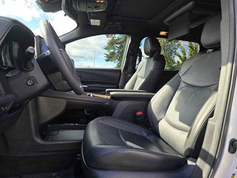 Used 2025 Toyota Sienna Platinum image 21