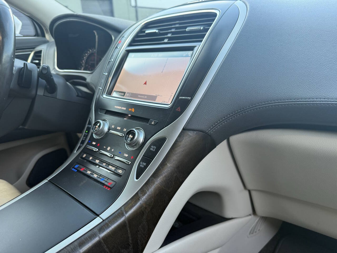 Used 2018 Lincoln MKX Reserve w/ Driver Assistance Package FWD image 24