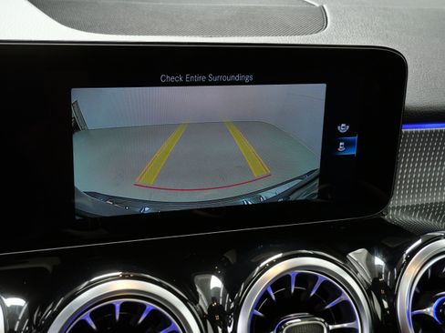 Used 2022 Mercedes-Benz GLB 250 4MATIC image 29
