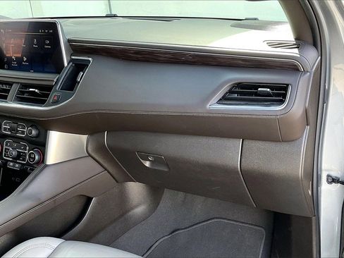 Used 2024 Chevrolet Suburban LT image 16