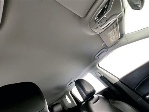 Used 2018 Jeep Compass Latitude w/ Cold Weather Group image 22