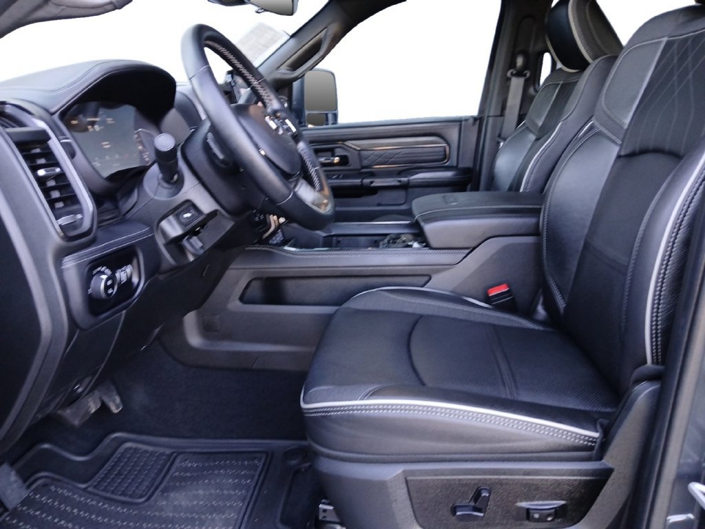 Used 2025 RAM 3500 Limited AWD/4WD image 19