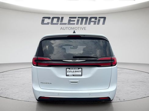 Used 2024 Chrysler Pacifica Touring-L FWD image 4