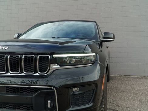 Used 2023 Jeep Grand Cherokee Overland AWD/4WD image 11