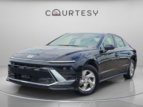 Used 2025 Hyundai Sonata SE image 1